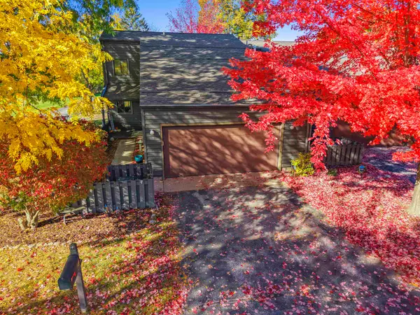 65 Webster Heights Drive, GREEN BAY, WI 54301-2327