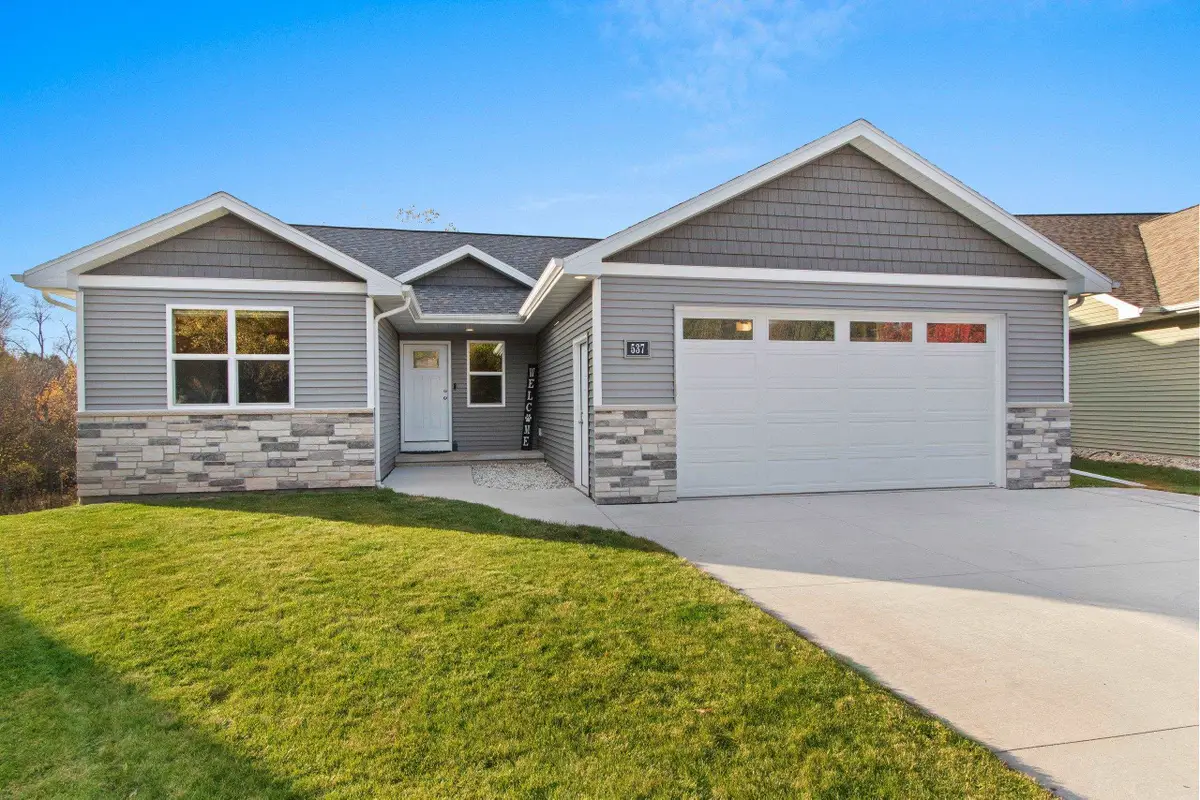 537 Golf Side Court, Hortonville, WI 84944 - Image #1