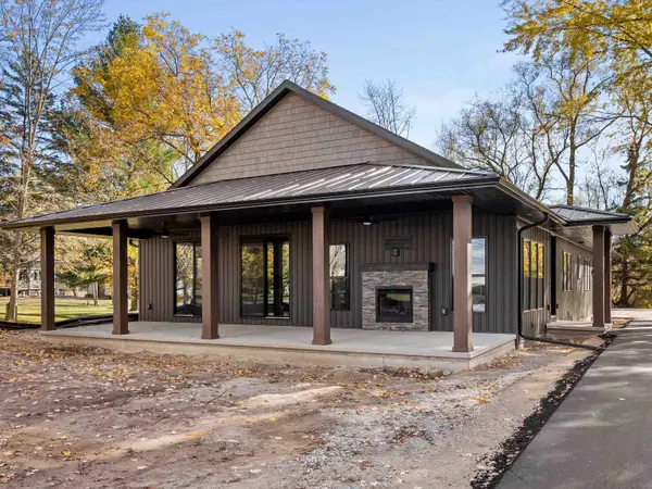 1253 Riverside Drive, SUAMICO, WI 54173