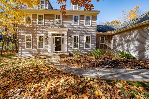 1881 Deer Trail Court, LUXEMBURG, WI 54217-1382