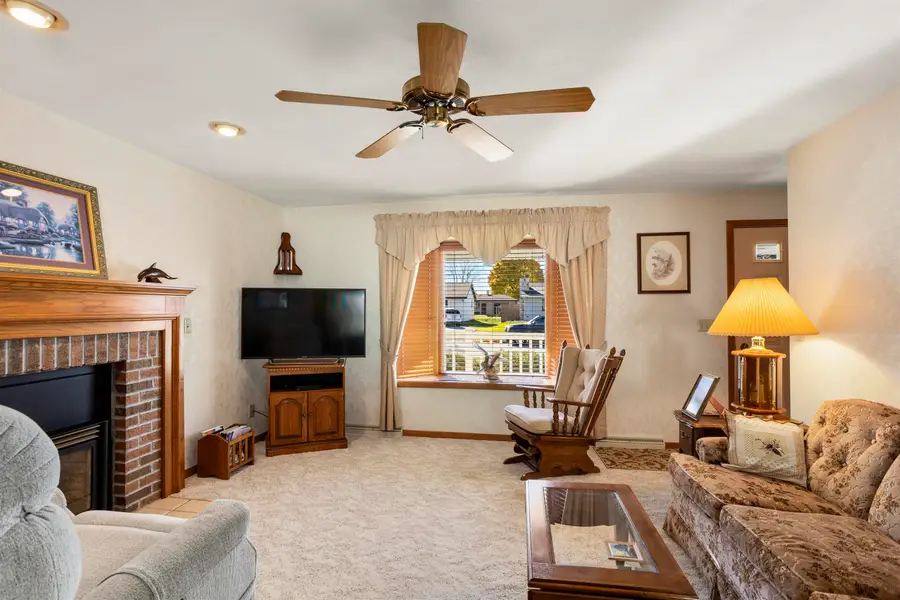 600 Karen Drive, Menasha, WI 54952-1833 - Image #2