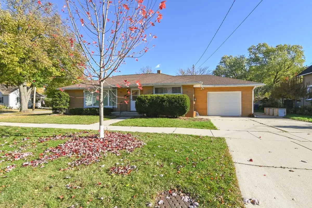 905 S Irwin Avenue, Green Bay, WI 54301 - Image #1