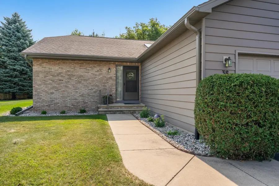 38 Spencer Village Court, Appleton, WI 54914-4617 - Image #2