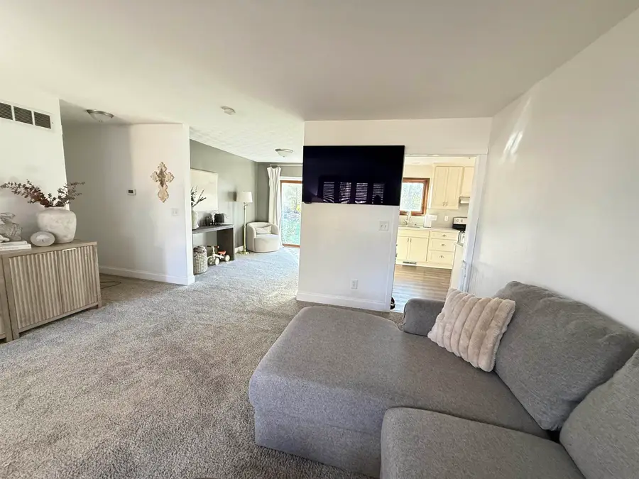 975 Honey Creek Road, Oshkosh, WI 54904 - Image #3