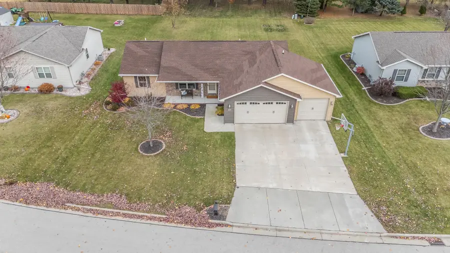 1105 Silver Birch Drive, Menasha, WI 54952 - Image #2