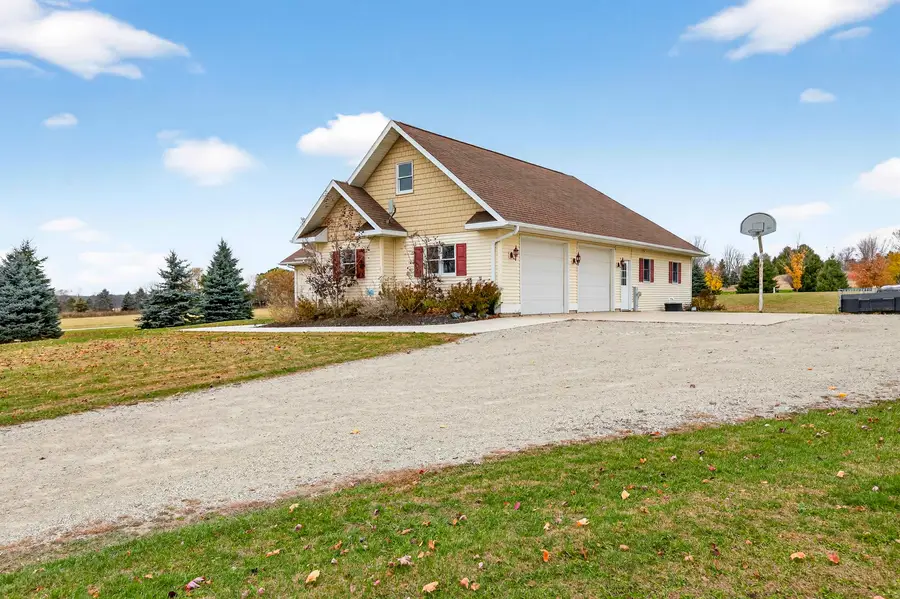 W7628 Center Valley Road, Shiocton, WI 54170-8962 - Image #2
