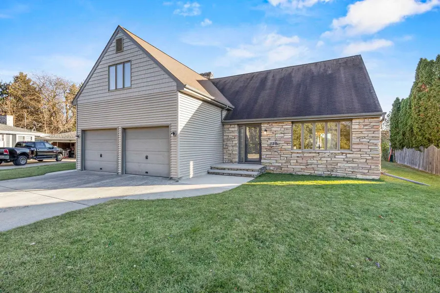 120 Gregor Court, Appleton, WI 54915 - Image #2