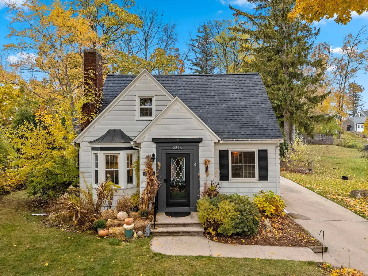 2344 Oakwood Avenue, Green Bay, WI 54301-2122 - Image #1