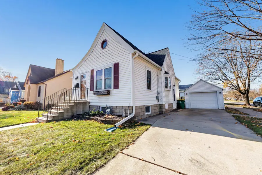 215 Gray Street, Green Bay, WI 54303-3009 - Image #2