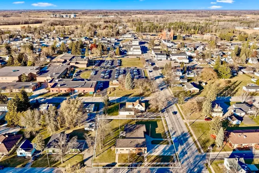 421 S St Augustine Street, Pulaski, WI 54162 - Image #2