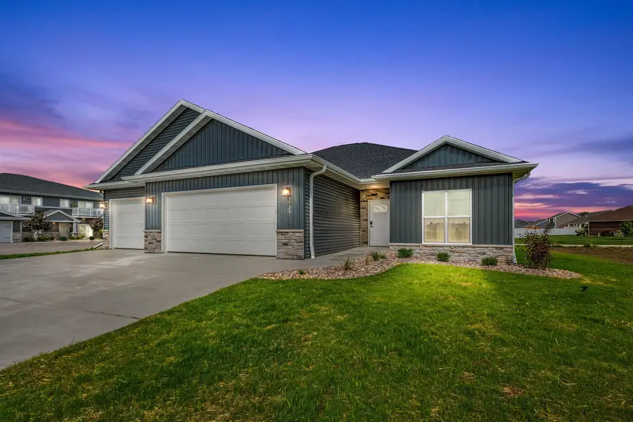 733 Tambour Court, De Pere, WI 54115 - Image #2