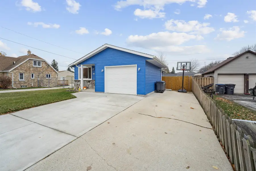 2715 Superior Avenue, Sheboygan, WI 53083 - Image #2