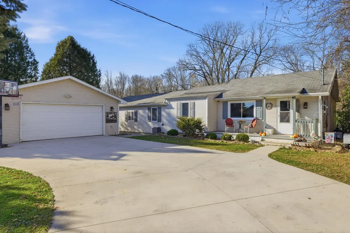 2927 Shorewood Drive, Oshkosh, WI 54901 - Image #1