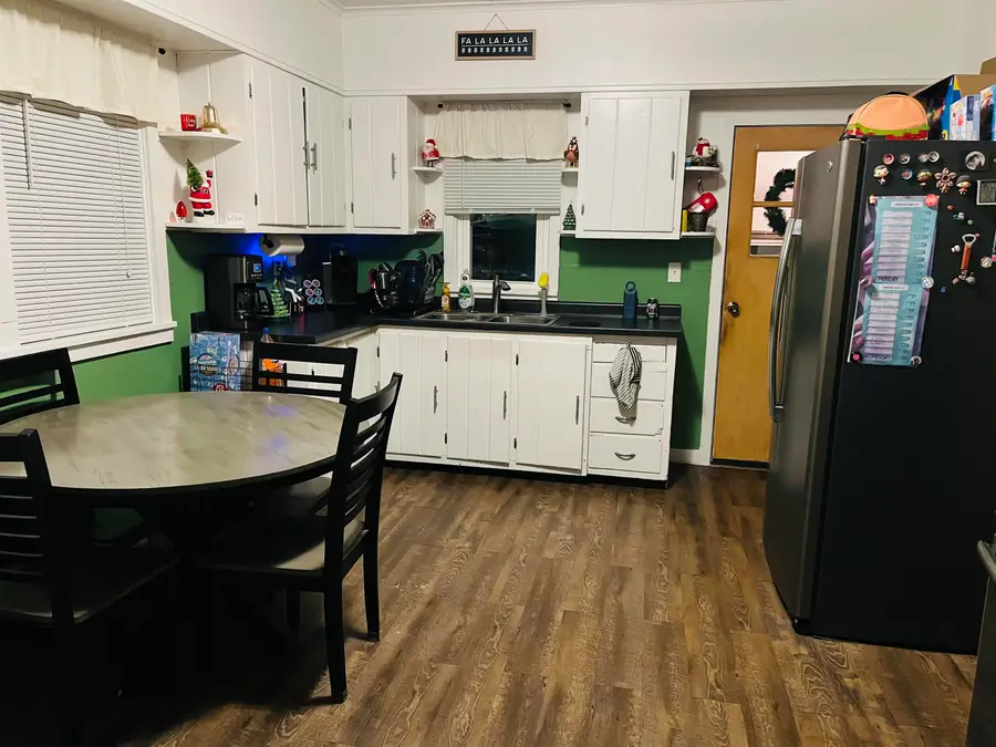 533 W 10th Avenue, Oshkosh, WI 54902-6407 - Image #3