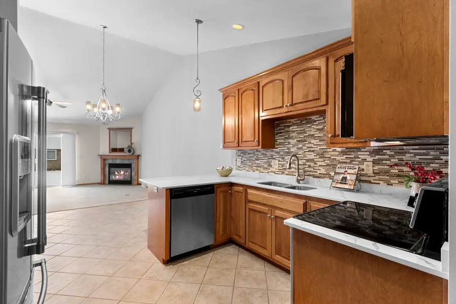 821 Killarny Trail, De Pere, WI 54115-7129 - Image #2