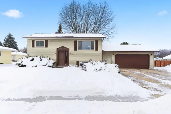 1707 Schaefer Circle, APPLETON, WI 54915-4735