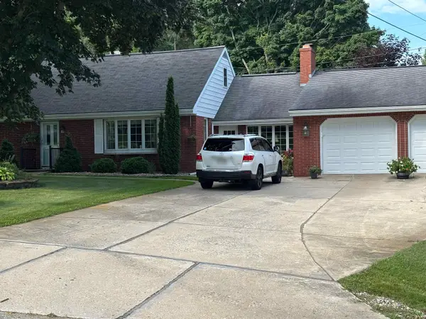 5427 Oakleaf Drive, LUXEMBURG, WI 54217-9114