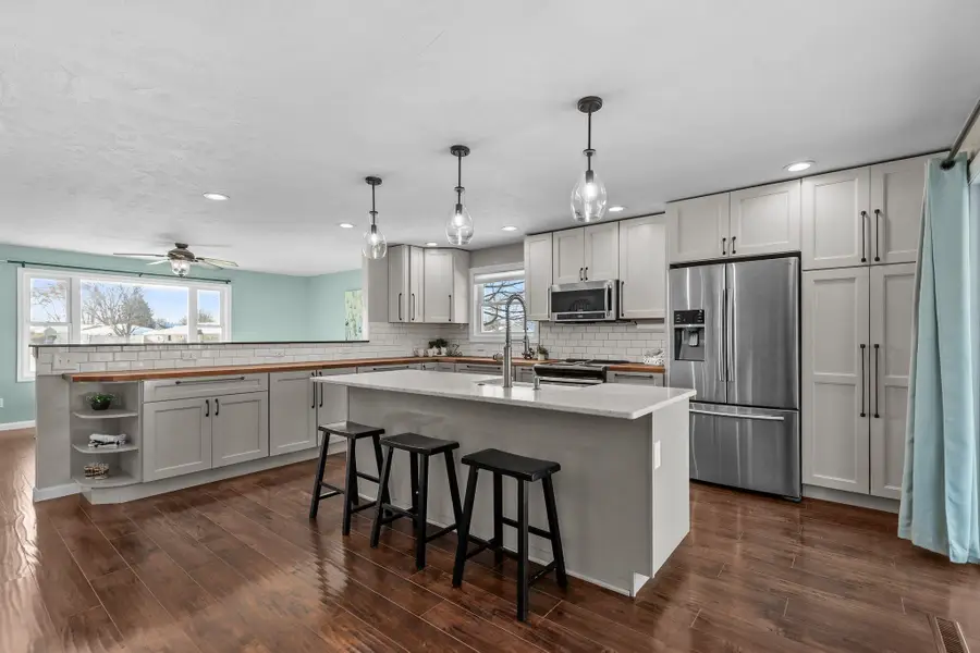 580 W Henry Street, Kaukauna, WI 54130 - Image #2