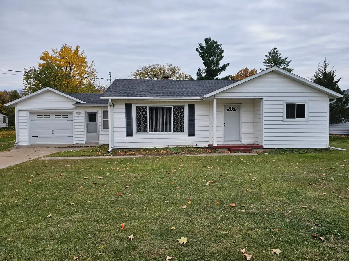 207 W Parker Street, Weyauwega, WI 54983 - Image #1