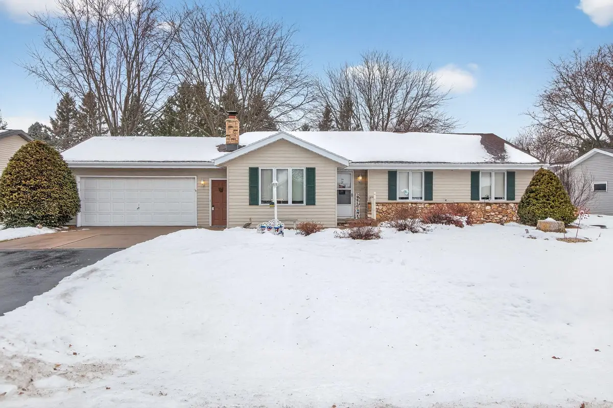 2516 W Sunnyview Circle, Appleton, WI 54914 - Image #1