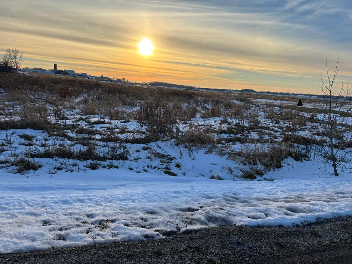 Sunset View Circle #62, Kaukauna, WI 54130 - Image #1