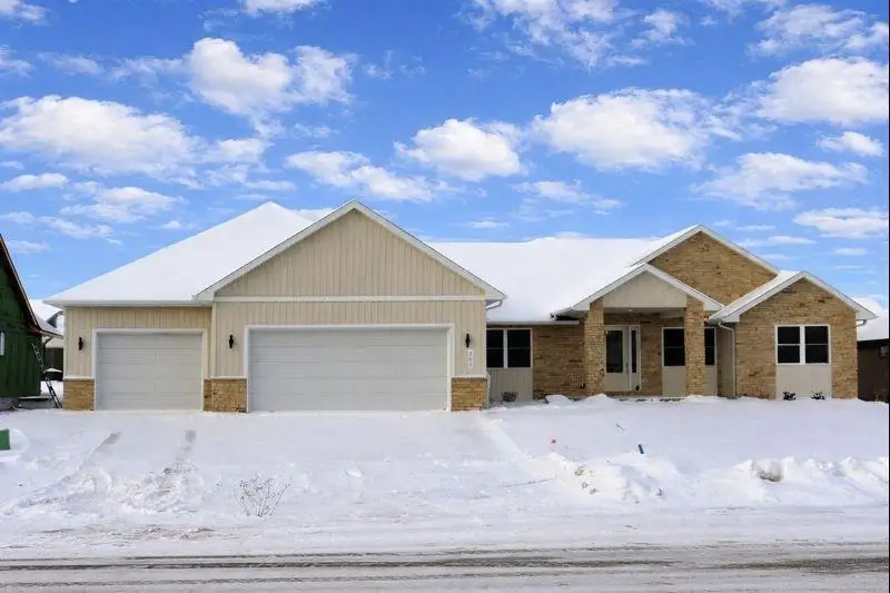 266 E Sweetwater Way, Appleton, WI 54913 - Image #1