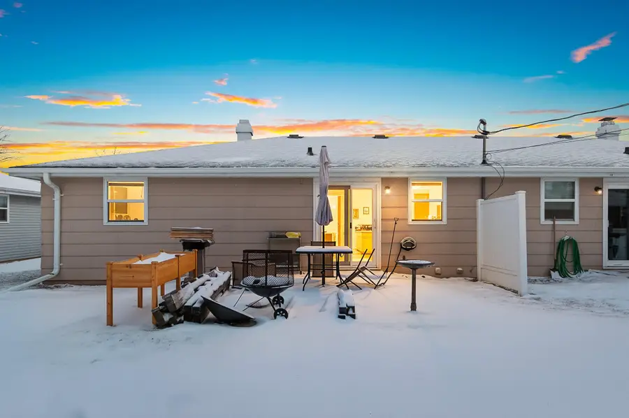 1237 Primrose Lane, Neenah, WI 54956-3949 - Image #2