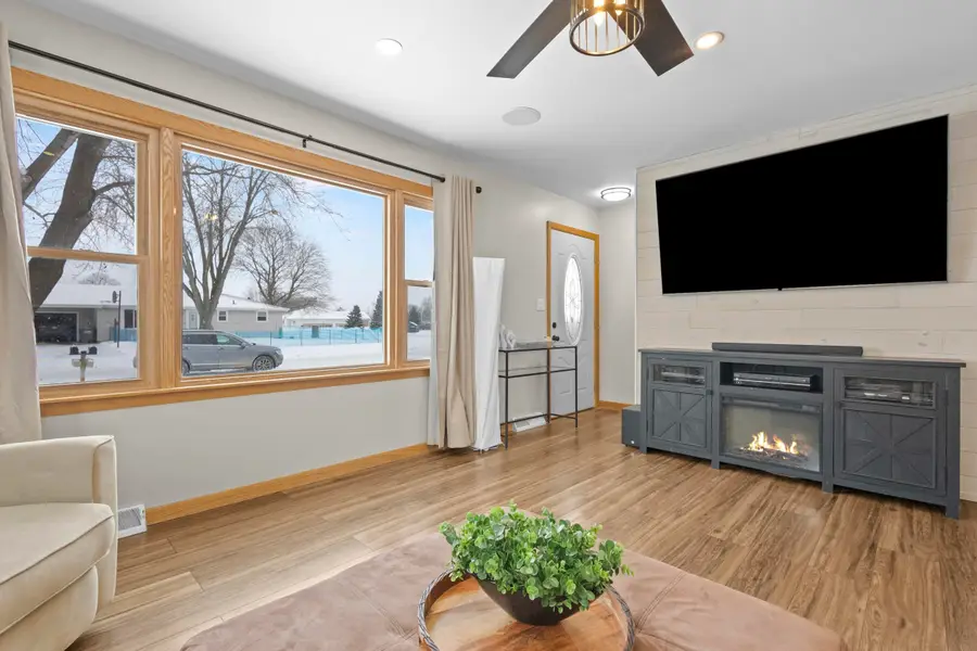 975 Clover Street, Menasha, WI 54952 - Image #3