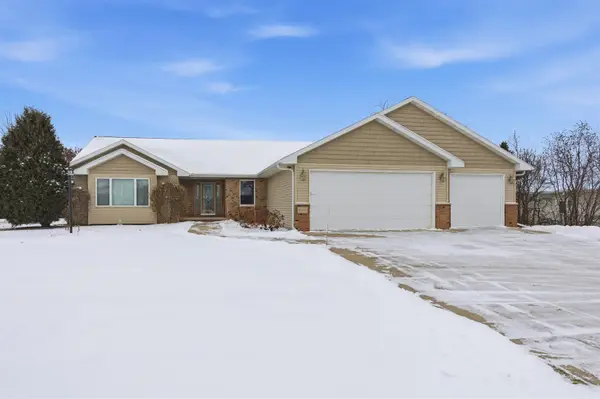 W5946 Sweet Pea Drive, APPLETON, WI 54915-5218