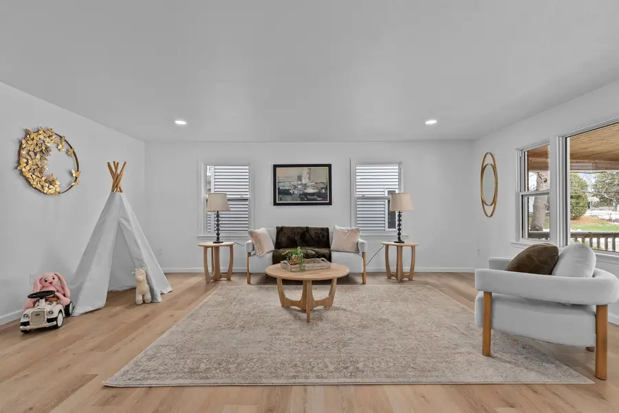 752 Lakecrest Drive, Menasha, WI 54952 - Image #2