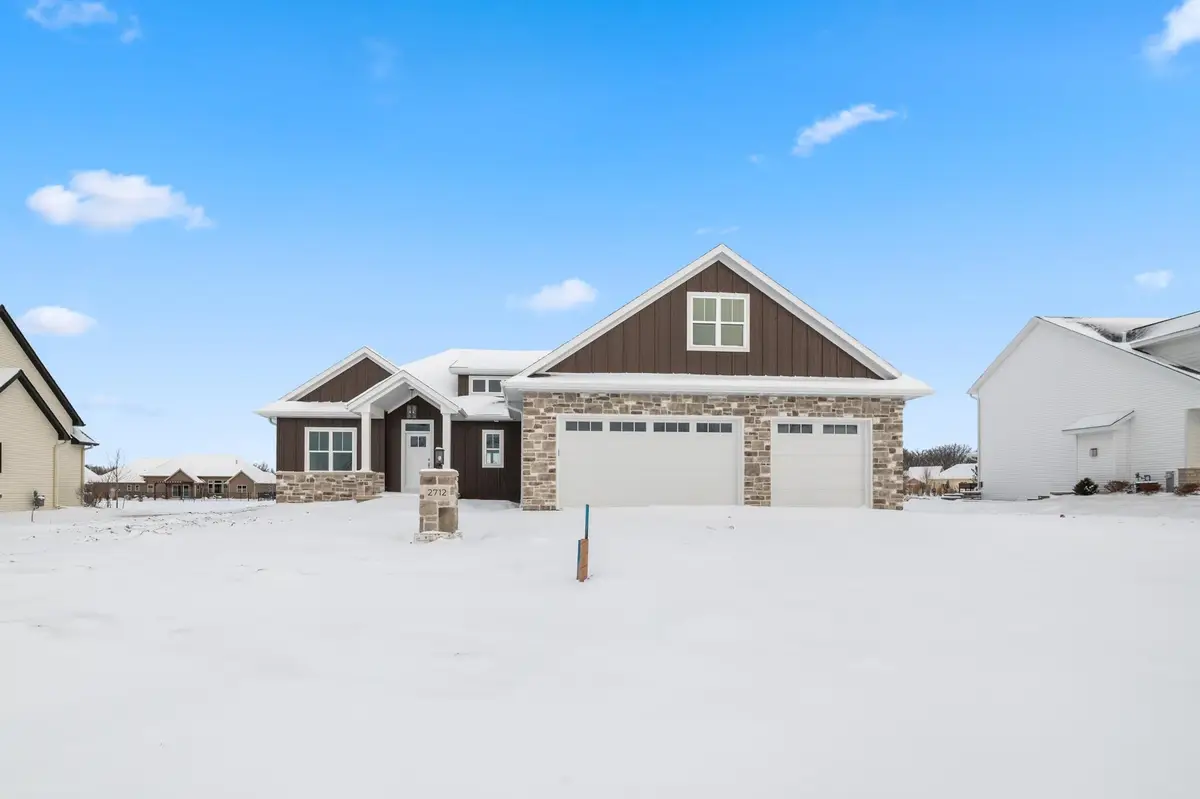 2712 Creekwood Circle, Green Bay, WI 54311 - Image #1