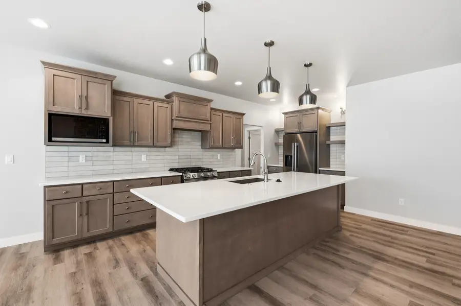 2712 Creekwood Circle, Green Bay, WI 54311 - Image #3