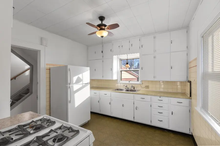 803 W New York Avenue, Oshkosh, WI 54901 - Image #2