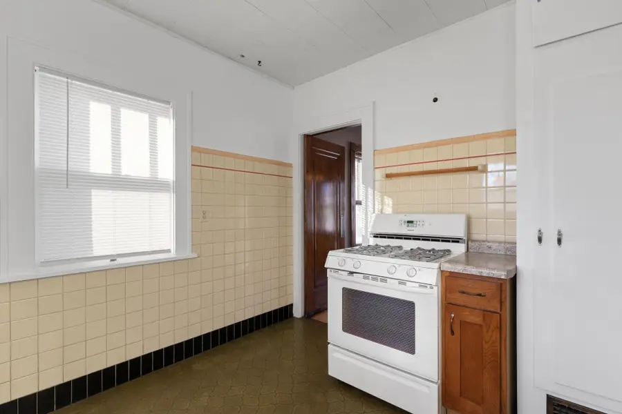 803 W New York Avenue, Oshkosh, WI 54901 - Image #3