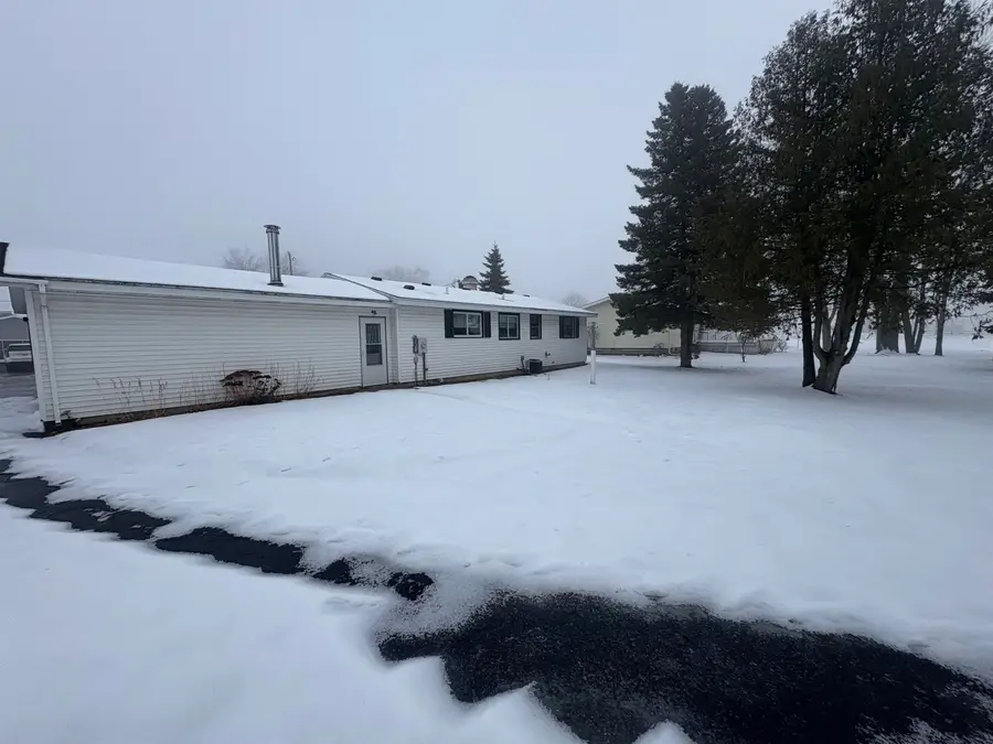 106 W Baehr Street, Cecil, WI 54111 - Image #3