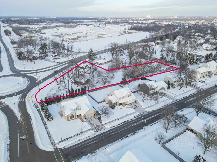 1290 W Winneconne Avenue, Neenah, WI 54956 - Image #2