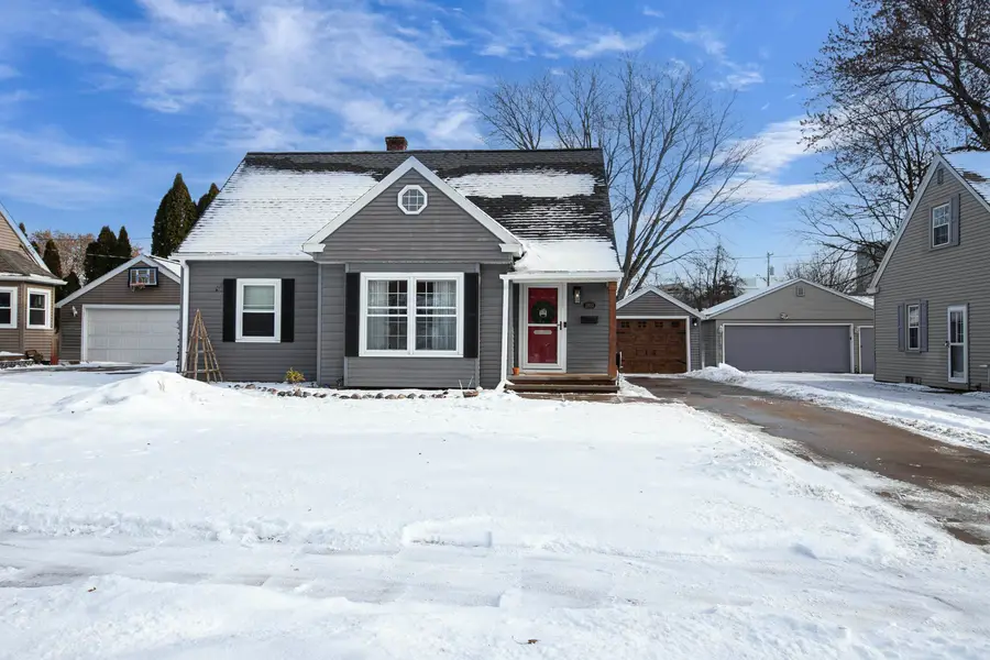 1910 N Lawe Street, Appleton, WI 54911-3417 - Image #2