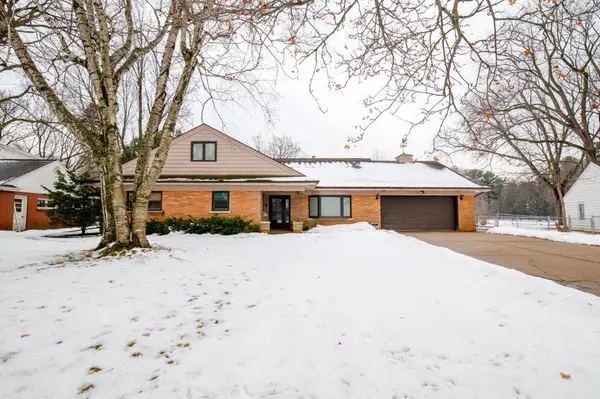1076 Ernst Drive, GREEN BAY, WI 54304