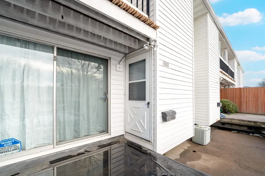 1422 W 2nd Avenue, Oshkosh, WI 54902 - Image #2