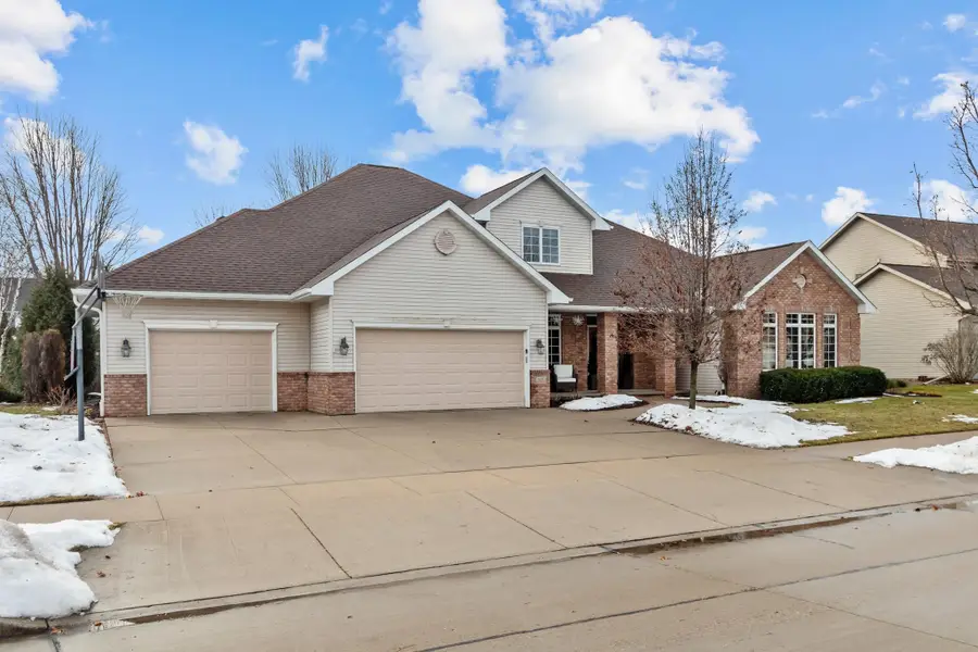 217 E Wentworth Lane, Appleton, WI 54913 - #3