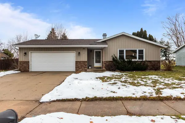 340 Westbrook Drive, OSHKOSH, WI 54904-7823