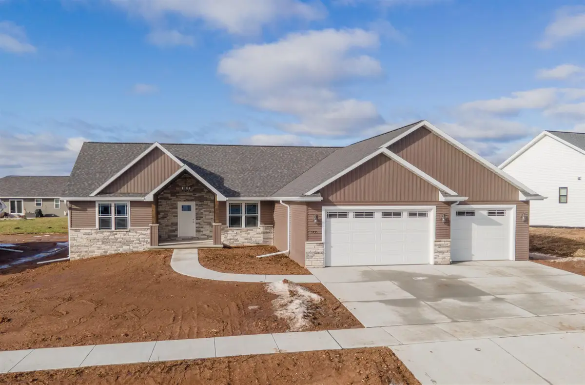 5735 N Acadia Drive, Appleton, WI 54913 - Image #1