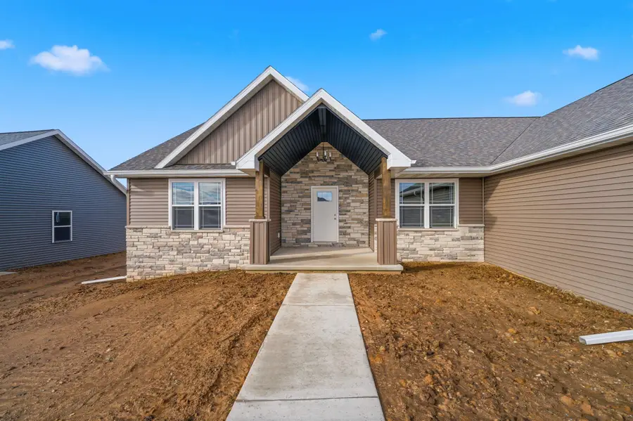 5735 N Acadia Drive, Appleton, WI 54913 - Image #2