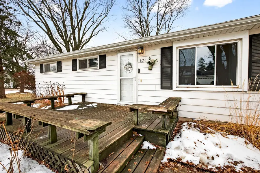 620 Fieldcrest Drive, Neenah, WI 54956 - Image #2