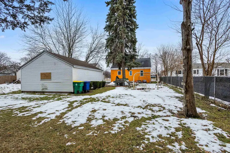 1463 Eastman Avenue, Green Bay, WI 54302-1945 - Image #3