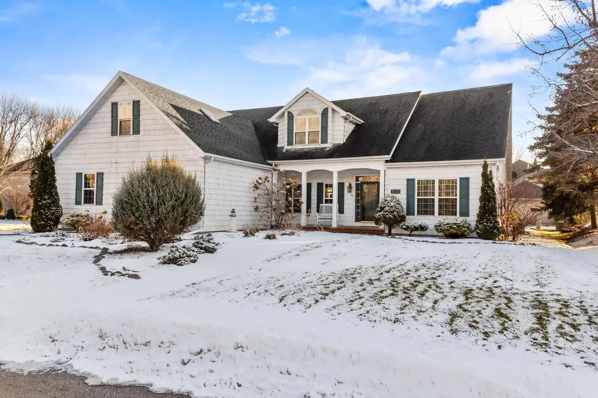 825 Yorkshire Road, Neenah, WI 54956 - Image #1