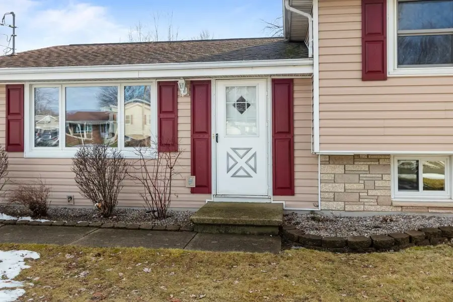 1117 Alva Street, Menasha, WI 54952-2009 - Image #2