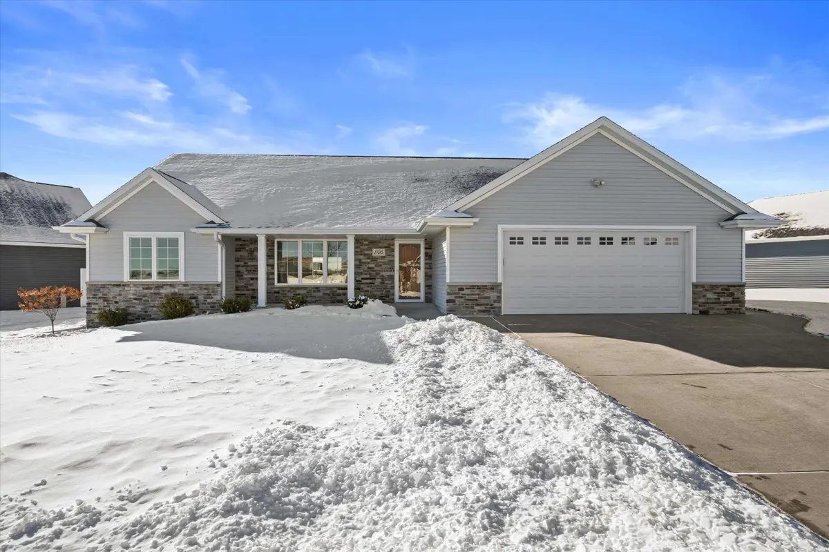 1735 Red Oak Street, Green Bay, WI 54313 - Image #1