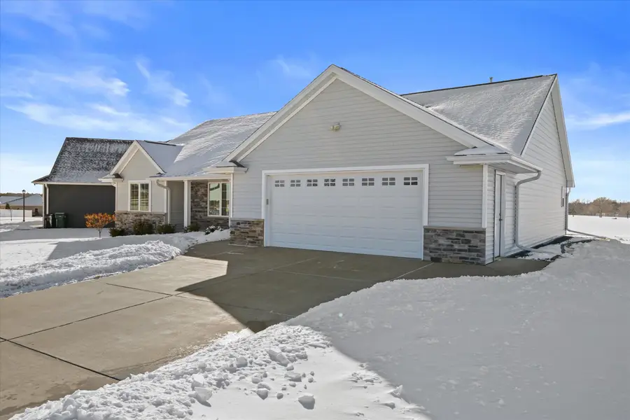 1735 Red Oak Street, Green Bay, WI 54313 - Image #2