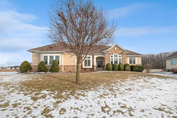 581 Royal St Pats Drive, WRIGHTSTOWN, WI 54180